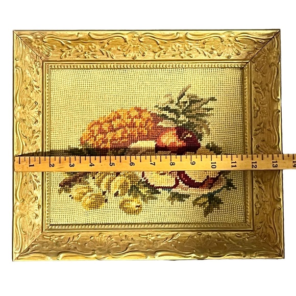 Pair of vintage cross stitched fruit needlework in 11.5 x 13 gold wooden frames - Picture 6 of 7